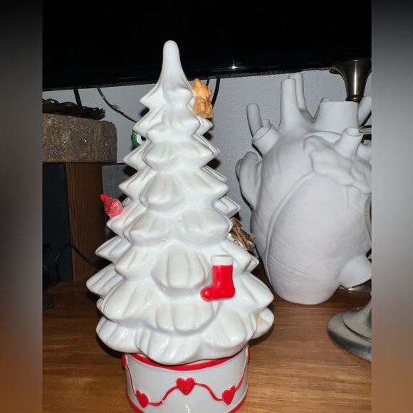 Porcelain Musical Christmas TREE Plays O Christmas Tree, Vintage. 8 inches tall - Picture 3 of 6